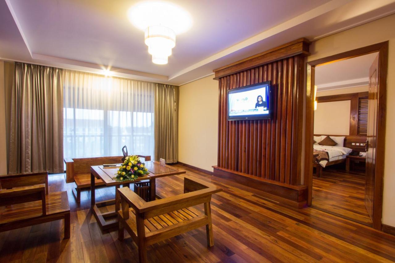 Royal Empire Premium Hotel Siem Reap Dış mekan fotoğraf