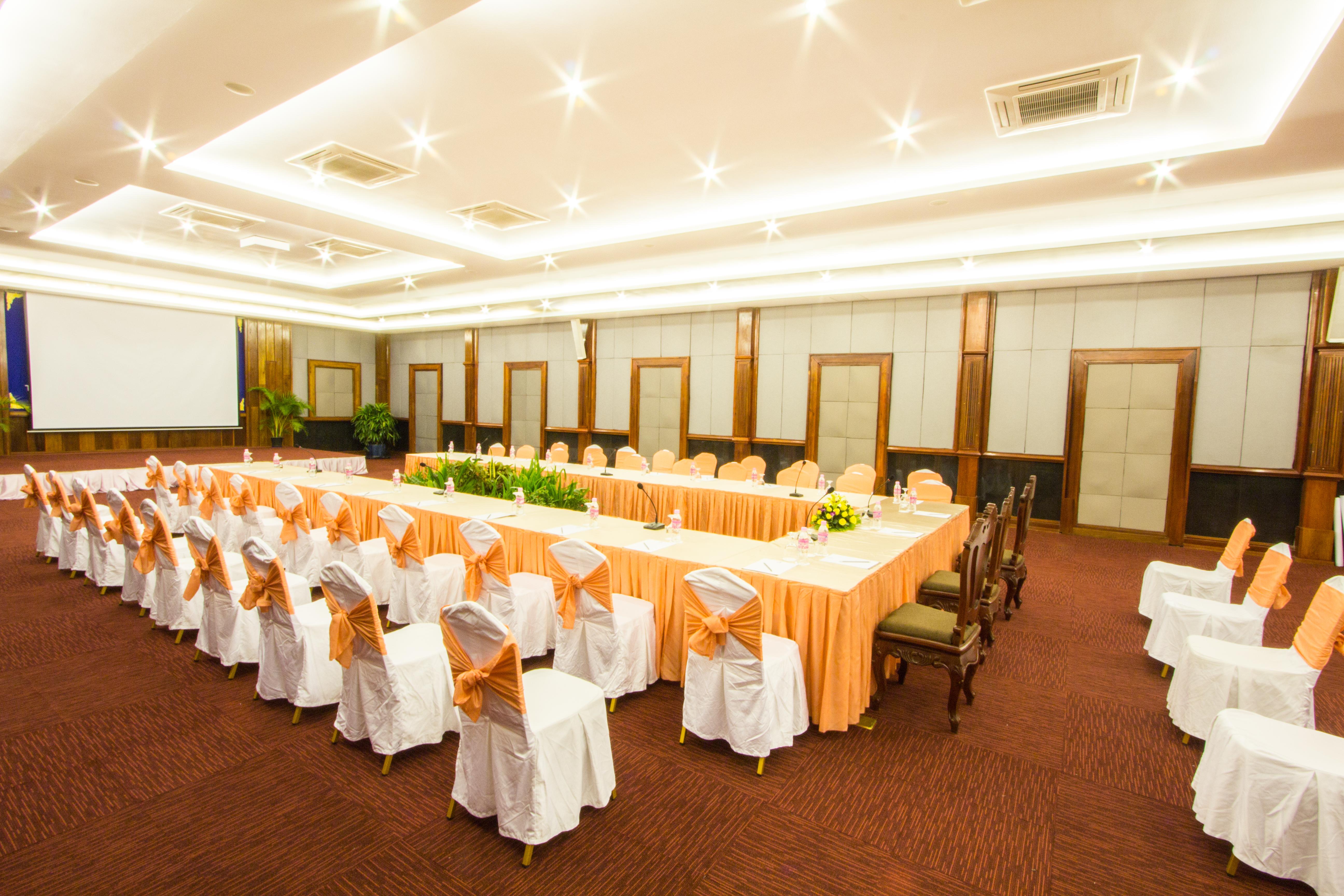 Royal Empire Premium Hotel Siem Reap Dış mekan fotoğraf