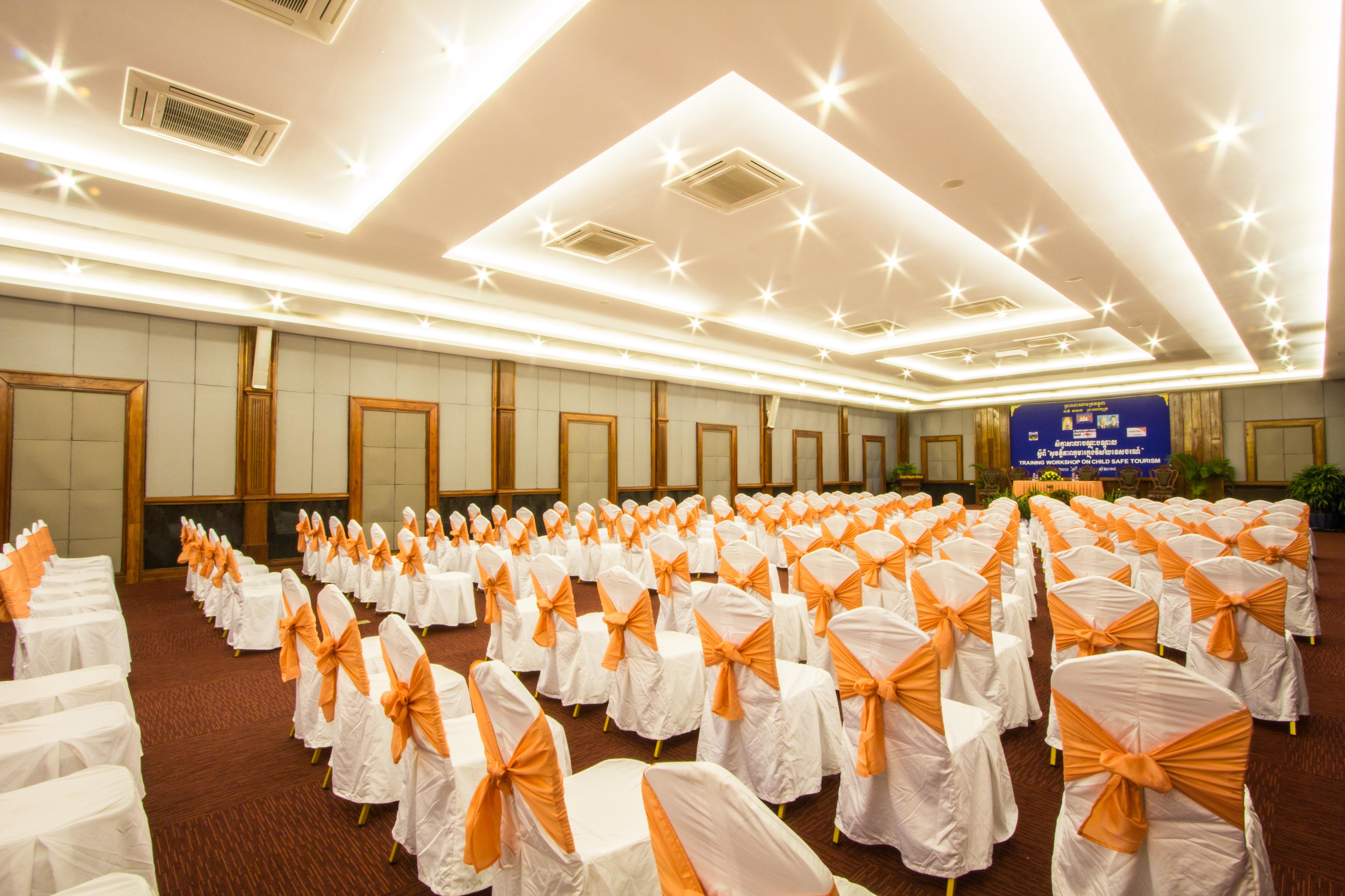 Royal Empire Premium Hotel Siem Reap Dış mekan fotoğraf