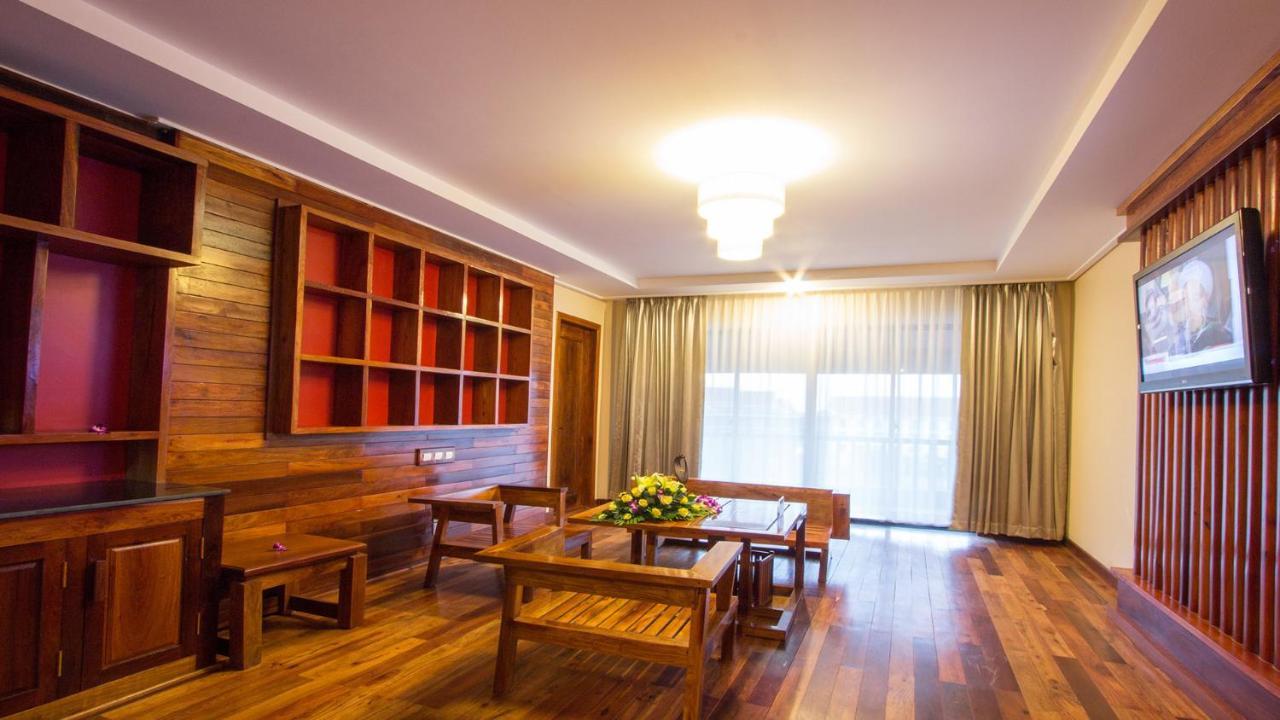 Royal Empire Premium Hotel Siem Reap Dış mekan fotoğraf