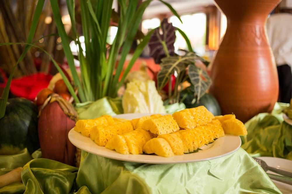 Royal Empire Premium Hotel Siem Reap Dış mekan fotoğraf