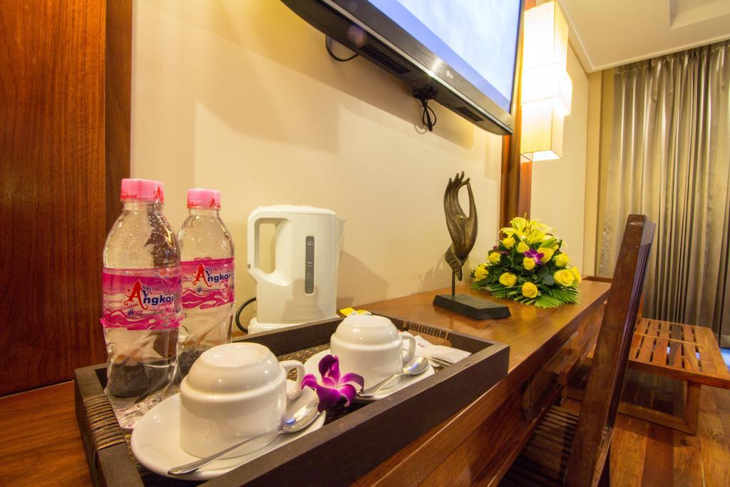 Royal Empire Premium Hotel Siem Reap Dış mekan fotoğraf
