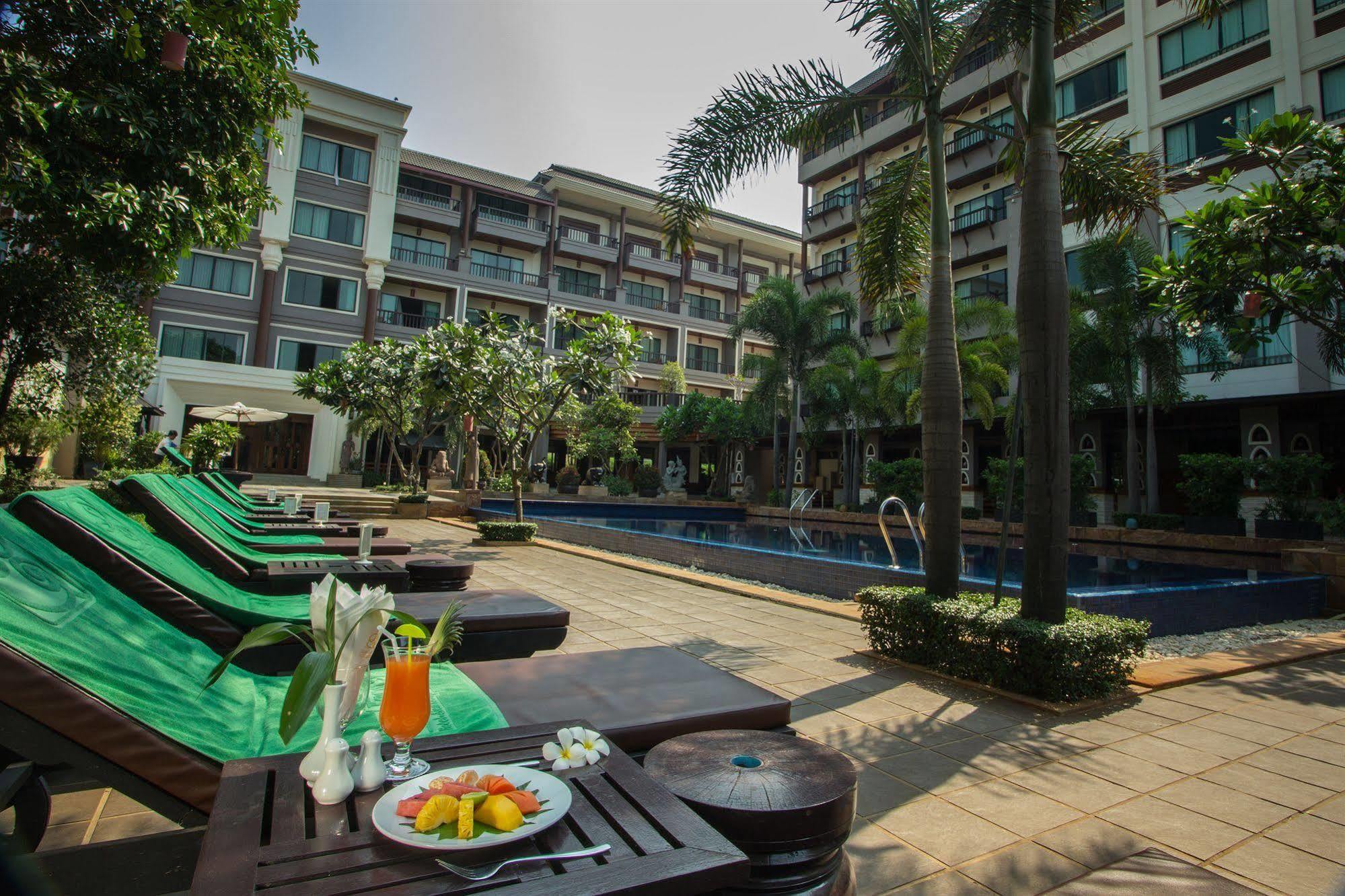 Royal Empire Premium Hotel Siem Reap Dış mekan fotoğraf